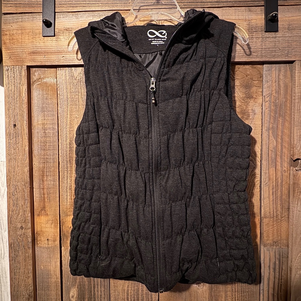 Vests - Picture 4 of 6